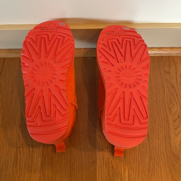 UGG Classic Ultra Mini Boots Size 6 Orange Soda - Picture 5 of 6